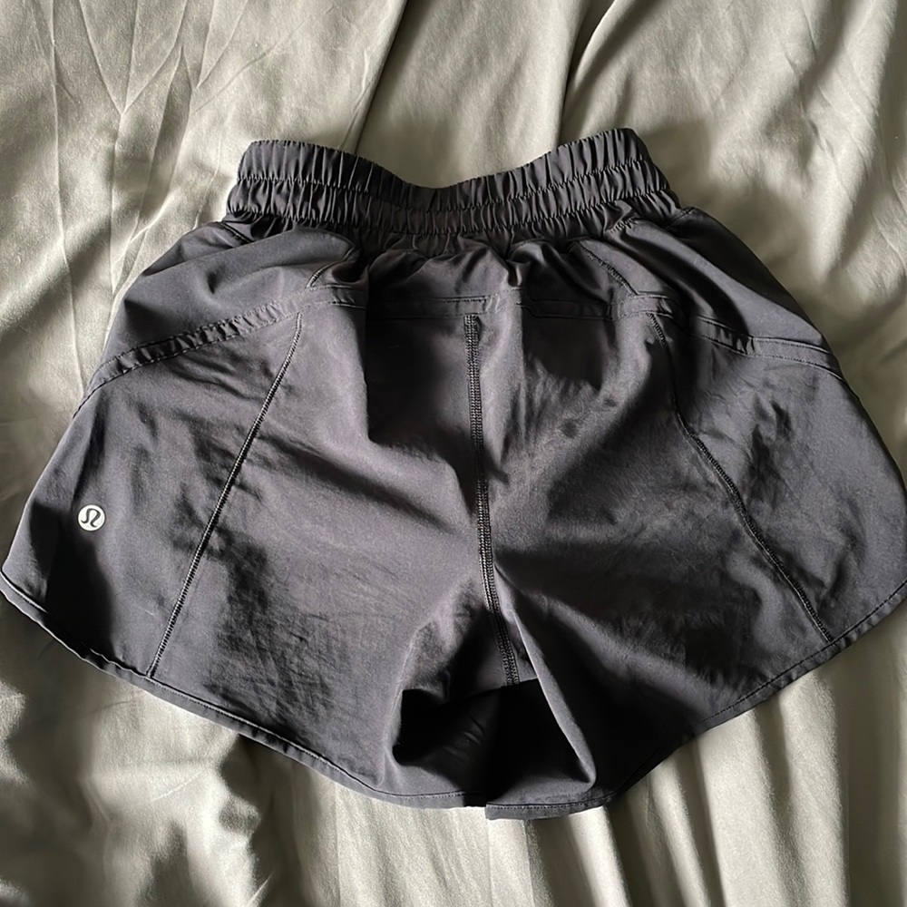 Lululemon Track That MR shorts *lined